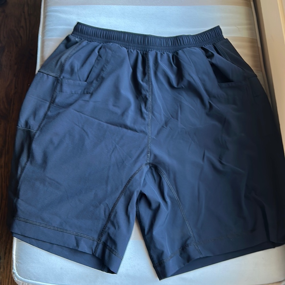 Lululemon men’s black athletic shorts